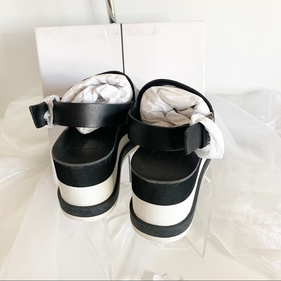 Dolce Vita Idrah Black Embossed Leather Sandals! - Picture 4 of 7